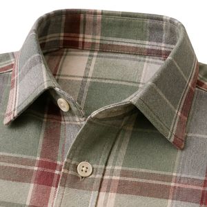 Chemise à manches longues pour homme en coton à carreaux vert sauge, rouge et beige, décontractée, boutonnée, personnalisable, vente en gros, vêtements de mode - Product Image 3