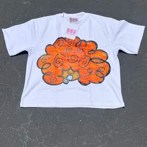 Ensemble T-shirt blanc à col rond Five B avec imprimé dessin animé orange et short orange, style streetwear pour homme, tenue d'été - Product Image 2