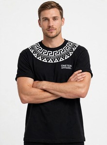 ONETEN APPAREL Camiseta negra de manga corta para hombre con cuello redondo y patrón geométrico de clave griega blanca - Product Image 2