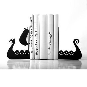 Porte-livres uniques en métal noir Drakkar, décoration nordique pour bibliothèque, cadeau idéal pour les hommes et les amateurs de fantasy à prix raisonnable - Product Image 1