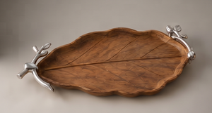 Plateau de service en bois de manguier à finition naturelle, en forme de feuille, décoratif, avec veines sculptées et poignées argentées - Product Image 3