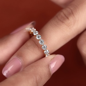 Anillo de Boda de Oro de 14K con Diamantes Cultivados Redondos de Punta Compartida y Eternidad Completa, Anillo Apilable para Aniversario, Joyería al por Mayor - Product Image 6