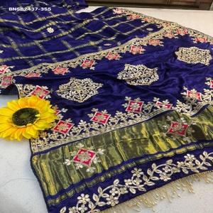 ผู้จัดจำหน่ายชุดส่าหรีคุณภาพพรีเมียม รุ่น Gaji Silk พร้อมลายทอ Zari และงานปัก Gota ที่ขอบผ้าแบบ Butti-Pallu จากเมืองสุรัต - Product Image 1