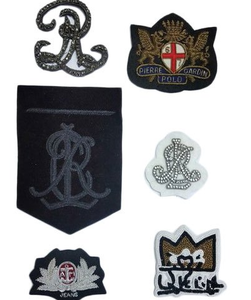 Parche de Escudo Personalizado Bordado a Mano con Hilo Metálico de Lujo Premium, Efecto 3D en Relieve, Acabado Resistente al Agua para Uniformes y Blazers - Product Image 3