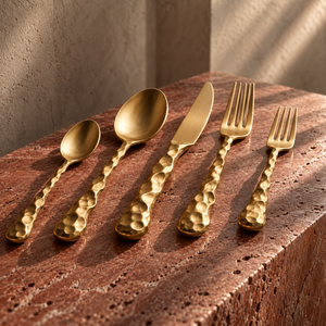 Juego de Cubiertos de Acero Inoxidable Dorado Martillado con Mangos Esculpidos, Colección de Cinco Piezas para Comedor, Vajilla Moderna y Elegante |   Lujo - Product Image 4
