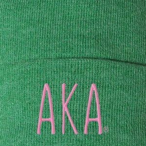 Gorro de Invierno de Punto Verde AKA Mod Pom Pom con Bordado Rosa, Gorro Suave y Cálido con Puño para Mujer, Estilo Sororidad Griega - Product Image 3