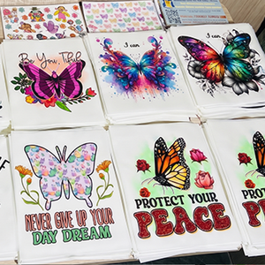 สติกเกอร์รีดร้อนลายโลโก้สำหรับกระเป๋าแบบกำหนดเอง พิมพ์ลายแบบสกรีน แผ่นรีดร้อนเกรด A ติดง่าย - Product Image 1