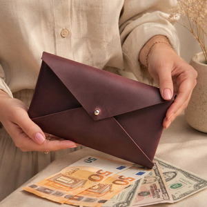 Enveloppe à monnaie en cuir véritable de qualité supérieure, conçue pour la gestion budgétaire mensuelle, le rangement de l'argent liquide, la gestion des économies, les reçus et les cartes, en vente. - Product Image 4