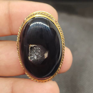 Pendentifs rainurés en pierres naturelles mélangées de qualité AAAAA, breloques en pierres de Druzy noir et laiton - Product Image 1