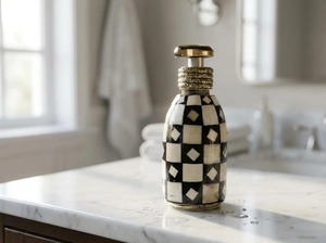 Distributeur de savon en laiton design, élégant et moderne, accessoire de salle de bain parfait pour la maison de luxe, idéal pour le lavabo et le comptoir, pompe à savon liquide. - Product Image 4