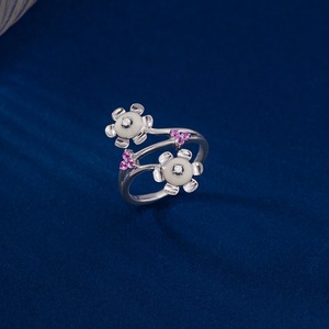Anillo Minimalista con Diamante Natural Floral en Plata de Ley 925 con Corte Brillante y Engaste de Garras |   Anillo de Diseño con Doble Flor para Mujer - Product Image 3