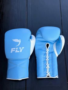 ชุดนวม Fly SuperLace MMA สำหรับซานด้าและมวย  หนังวัวแท้สั่งทำพิเศษ  แบบเต็มนิ้ว ระบายอากาศได้ดี พร้อมที่ครอบมือ  ที่ครอบแก้ม และที่ครอบศีรษะ - Product Image 6