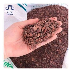 Favorito de los clientes: Mulch de corteza de pino premium para aislamiento del suelo, soporte y protección del desarrollo de raíces - Product Image 6