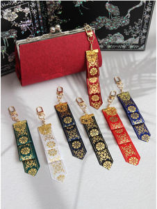 พวงกุญแจริบบิ้นแบบดั้งเดิมของเกาหลี [โกยู] ประดับพู่ห้อย ปักลายทอง วัสดุผ้าซาติน ทนทาน เป็นมิตรกับสิ่งแวดล้อม เหมาะสำหรับกระเป๋า - Product Image 4