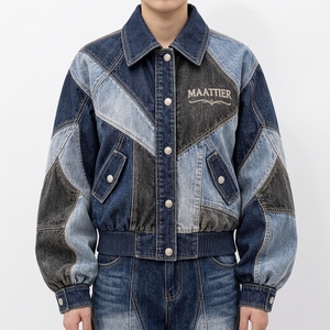 Blouson Bomber en Jean Patchwork Bleu et Noir pour Femme avec Panneaux Contrastants, Col Pointu, Boutons Pression et Ourlet Côtelé – Vente en Gros - Product Image 1