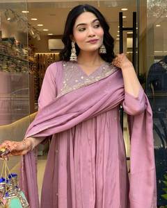 Ensemble haut brodé en chinon et bas en viscose pour femme, avec micro-dupatta en chinon entièrement brodé et dentelle, tenue ethnique de soirée - Product Image 4