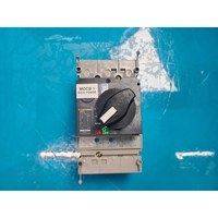 Disjoncteur à boîtier moulé Merlin Gerin NS100 N, utilisé comme pièce détachée pour équipement semi-conducteur d'époque