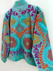 Chaqueta Corta de Terciopelo Azul Turquesa para Mujer, Bordada con Diseño Suzani, Estilo Boho Étnico Tradicional con Patrón Floral, Abertura Frontal - Product Image 3
