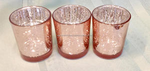 Ensemble de 3 bougeoirs en verre imprimés européens avec design fait à la main, parfaits pour la décoration de vacances et de mariage - Product Image 2