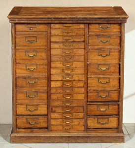 ตู้เสื้อผ้าดีไซน์ทันสมัยพร้อมตู้เก็บของด้านบน ตู้เสื้อผ้าไม้เนื้อแข็ง โครงสร้างตู้ไม้สำหรับห้องนอนและห้องนั่งเล่น - Product Image 2