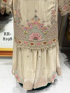 Ensemble Sharara de Luxe Prêt-à-Porter en Modal Pur, Broderie, Paillettes et Travaux Zari, Extensible, pour l'Été, avec Kurta, Sharara et Dupatta - Product Image 4