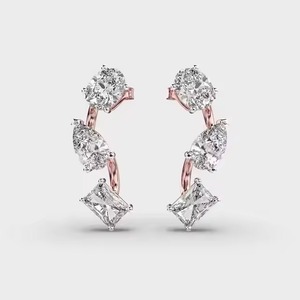 Pendientes de Aro con Diamantes en Corte Oval, Pera y Esmeralda, Diseño Moderno y Elegante, Joyería Fina para Mujer, Uso Diario, Disponibles para la Venta - Product Image 1