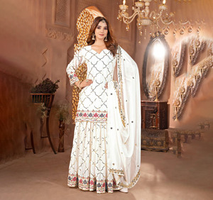 Kurta Blanca Bordada de Georgette Sintética Pesada con Diseño a Mano, Estilo Tradicional Indio-Pakistaní, para Fiestas de Invierno y Bodas, Largo hasta el Suelo - Product Image 1