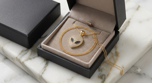 Collar con Colgante de Diamantes Naturales con Diseño de Cara de Extraterrestre, en Oro Sólido de 10K, Joyería Fina Moderna y Única, Personalizable, para Cumpleaños y Fiestas de Halloween - Product Image 5