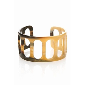 Bracelet de mariage artisanal moderne en corne de buffle naturelle polie, découpé au laser, écologique, toucher réel - Product Image 1