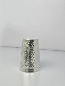 Taza de Lassi Tradicional India Hecha a Mano con Diseño en Relieve y Recubrimiento de Plata sobre Vidrio de Cobre 999.9, 250 ml, Ecológica y Ligera, WB Inc - Product Image 6