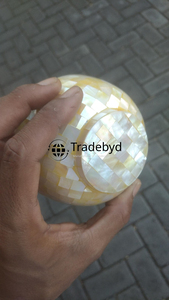 Cuenco Redondo Hecho a Mano con Incrustaciones de Madreperla de Primera Calidad, Decoración de Mesa de Lujo por Tradebyd - Product Image 3