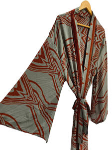 Robe kimono d'été faite à la main en soie patchwork grande taille, style sari indien vintage en tissu recyclé, tenue de nuit longue et ample - Product Image 5