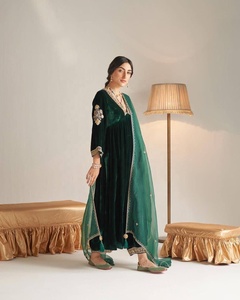 Vestidos de Diseñador Indios Modernos de Última Moda, Terciopelo Pesado con Bordado de 9000 Hilos, para Ocasiones Especiales, Bodas, Fiestas, Temporada Festiva, FATEMA - Product Image 3