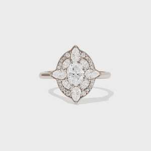 Bague de fiançailles vintage en diamant de laboratoire taille ovale Art Déco, sertie halo, style moderne classique de luxe, en or massif 14K, vente en gros - Product Image 3
