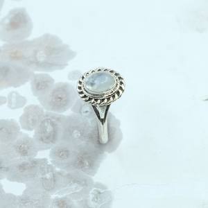 Bague en argent sterling 925 avec pierre de lune blanche naturelle, faite à la main, vintage, ovale, cabochon, pour femme, bijou minimaliste, cadeau - Product Image 3