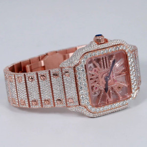 นาฬิกากลไกพลังงานแสงอาทิตย์ผ่านการรับรอง GIA สำหรับผู้ชายหรูหราประดับเพชร VVS Moissanite ใหม่สไตล์ฮิปฮอปสีทองแก้วสแตนเลสสตีล - Product Image 1