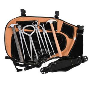 Kit d'outils de fermeur pour le soin des sabots et le clouage avec pince à sabots courbée, extracteur de clous, marteau de fermeur, testeur de douleur et tablier - Product Image 1