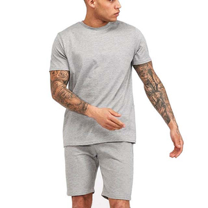 Ensemble T-shirt et short deux pièces pour homme en jersey de coton respirant de qualité supérieure, coupe ajustée, idéal pour l'entraînement sportif estival - Product Image 1