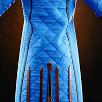 2026 Großhandel Blaue Gesteppte Gambeson-Jacke Mittelalterliche Lederjacke mit Schnallen Gepolstertes Kostüm für Cosplay und Reenactment