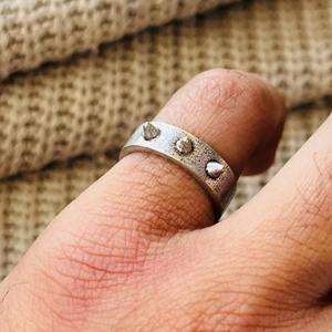 Bague gothique à pointes en laiton plaqué argent, style punk et motard, vente en gros pour hommes - Product Image 2