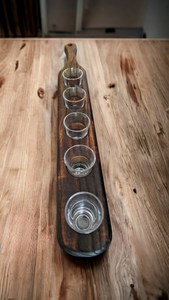 Tabla de degustación de cerveza personalizada, bandeja de madera de diseño tradicional con soportes para vasos para cervecerías y pubs - Product Image 5