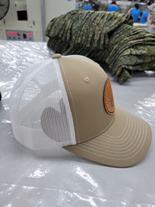 Casquette de camionneur pour adulte en maille confortable à 6 panneaux avec patch en cuir personnalisé, fabriquée en usine au Vietnam, style décontracté pour la pêche - Product Image 4