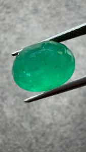 พลอยมรกตสีเขียวแซมเบียธรรมชาติ 8.37 กะรัต รับรองโดย GIA - รูปทรงวงรี เจียระไนอย่างประณีต - Product Image 2