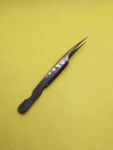 Pince à épiler professionnelle d'extension de cils droits avec revêtement noir-Outil de précision pour les applications de cils - Product Image 3