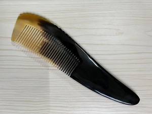 Peine de cuerno de búfalo hecho a mano para el cuidado del cabello, reduce la rotura, da brillo y es adecuado para todo tipo de cabello, imitación de estilo antiguo. - Product Image 4