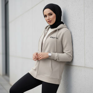 Chaqueta Deportiva Holgada con Capucha y Cremallera Completa para Mujeres Musulmanas, Tallas Grandes, Transpirable, UPF50+, Manga Larga, Informal, Marca Athletify - Product Image 1