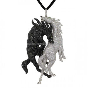 Pendentif Cheval en Moissanite Taille Brillant avec Monture Personnalisée Or Rose et Or Jaune - Bijoux Hip Hop Bling-Bling pour Femme Chrétienne - Product Image 4