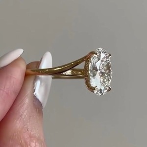 Anillo de Diamante Cultivado en Laboratorio con Corte Ovalado en Oro Amarillo de 14K, Joyería Fina para Mujer con Certificación IGI y Claridad VVS - Product Image 2