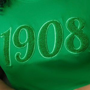 Camiseta Verde Chenille 1908 con Letras Griegas Bordadas, Prenda Casual de Algodón Premium para Hermandades - Product Image 6