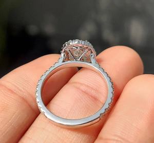 Bague de déclaration de créateur avec diamant de laboratoire Halo, pavé étincelant, bijoux fins de luxe pour fiançailles et mariage en argent/or - Product Image 2